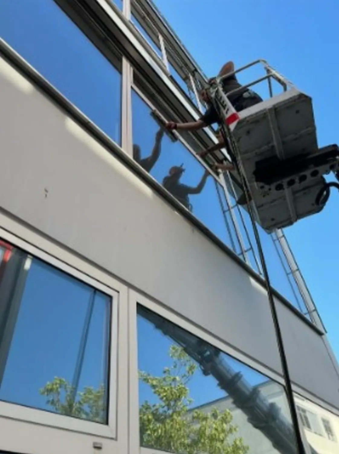 Glas- und Fassadenreinigung von Gebäudereinigung & Objektservice Anastassiadis