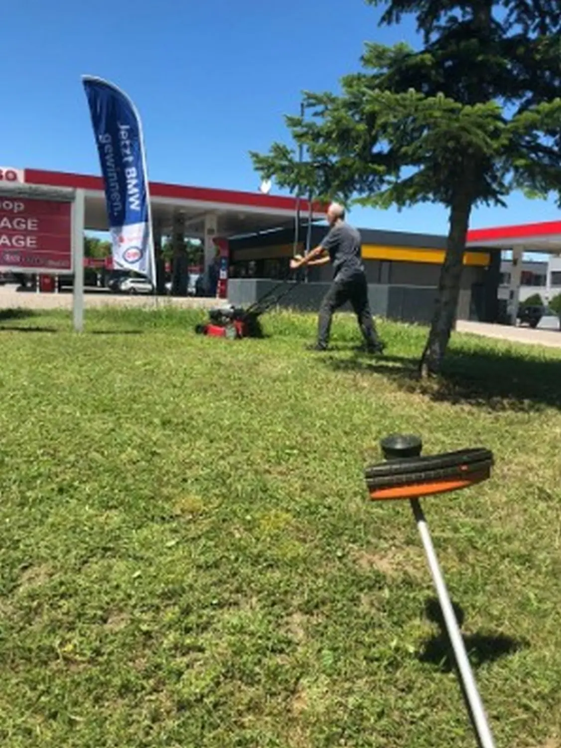 Gartenreinigung durch Gebäudereinigung & Objektservice Anastassiadis